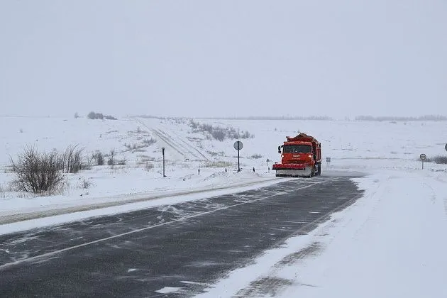 Волгоградские дорожники работают в режиме повышенной готовности из-за снегопада