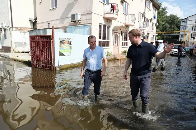 Губернатор Кубани Кондратьев поручил снести ларьки в Анапе, чтобы вывести дождевую воду Губернатор Кубани Кондратьев поручил снести ларьки в Анапе, чтобы вывести дождевую воду