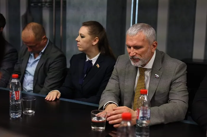 В отсутствии патриотизма виновата власть: Герой России Андрей Богатов пообщался с военными Майкопа и Краснодара В отсутствии патриотизма виновата власть: Герой России Андрей Богатов пообщался с военными Майкопа и Краснодара