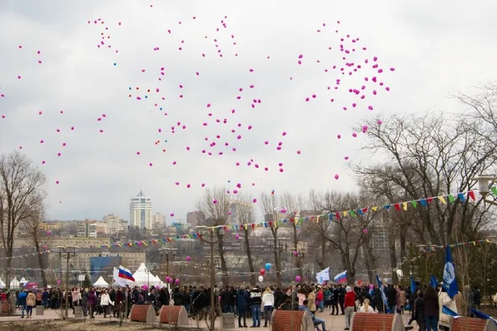 В восьмую годовщину воссоединения Крыма с Россией в Ростове ограничат движение авто В восьмую годовщину воссоединения Крыма с Россией в Ростове ограничат движение авто