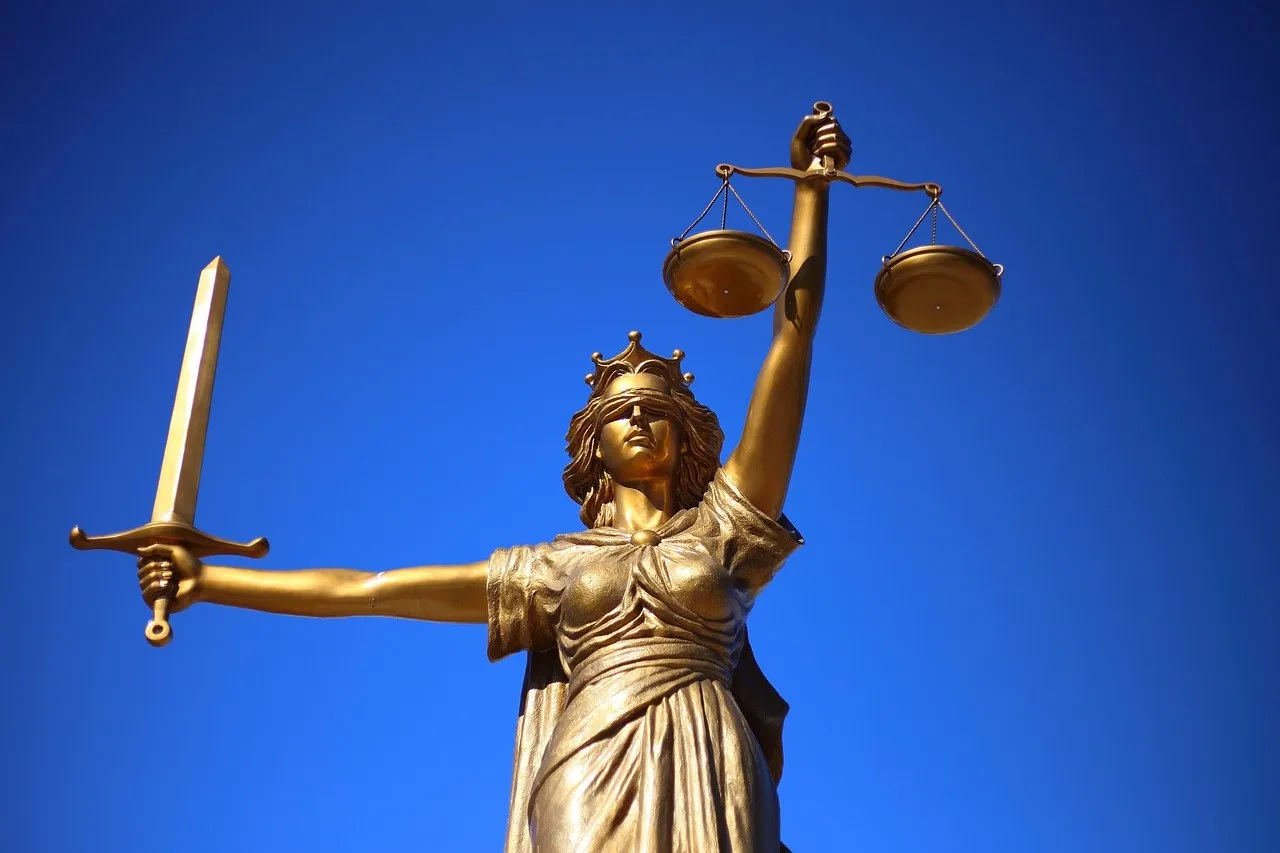 В Севастополе пенсионерку приговорили к 12 годам за передачу секретных сведений Украине