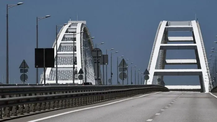 Левую часть Крымского моста, поврежденную взрывом, после ремонта открыли для автомобилей Левую часть Крымского моста, поврежденную взрывом, после ремонта открыли для автомобилей