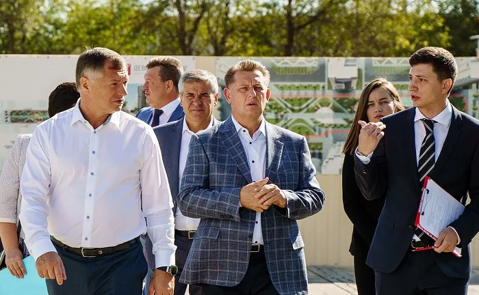 Вице-премьер РФ оценил проекты «Девелопмент-Юг» в Астрахани Вице-премьер РФ оценил проекты «Девелопмент-Юг» в Астрахани