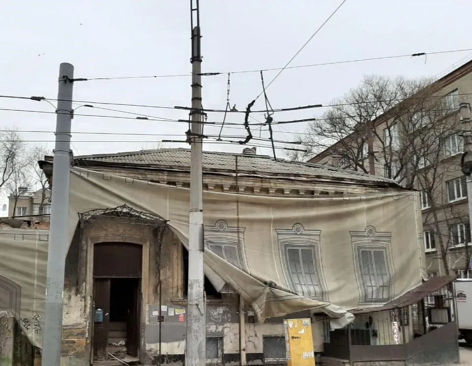 В Ростове инвестор намерен приобрести старинный особняк и спасти его от сноса В Ростове инвестор намерен приобрести старинный особняк и спасти его от сноса