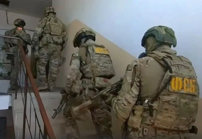 В Крыму задержали россиянина за подготовку диверсий и сбор информации о военных объектах В Крыму задержали россиянина за подготовку диверсий и сбор информации о военных объектах