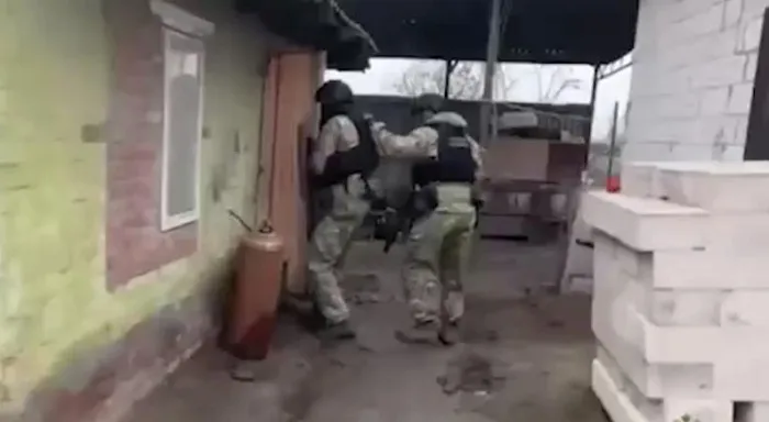 ФСБ задержала на Дону группу проукраинских неонацистов ФСБ задержала на Дону группу проукраинских неонацистов