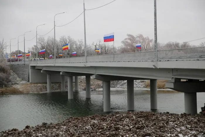 В Ростове-на-Дону раньше срока открыли мост через Ростовское море В Ростове-на-Дону раньше срока открыли мост через Ростовское море