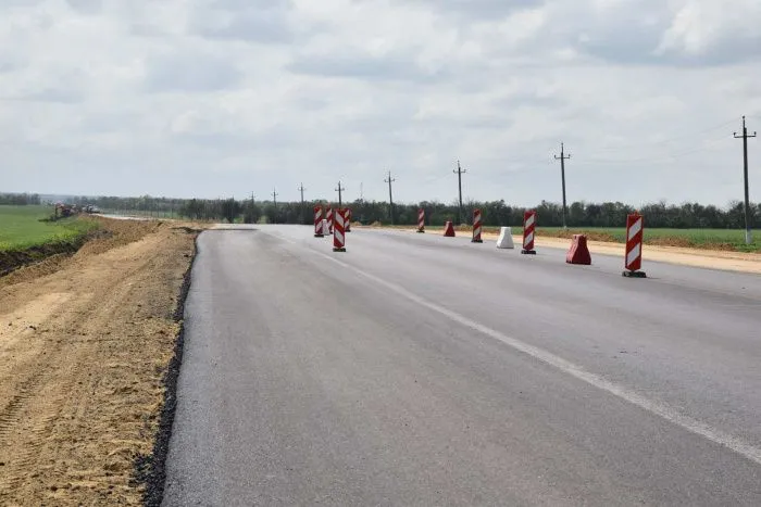 В 2024 году приступят к расширению дороги из Ростовской области в Крым В 2024 году приступят к расширению дороги из Ростовской области в Крым