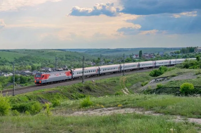 В районе Крымского моста возобновлено железнодорожное сообщение