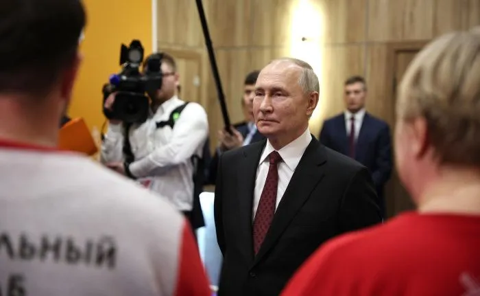 Путин прилетел в Пятигорск на заседание наблюдательного совета «Движения первых»
