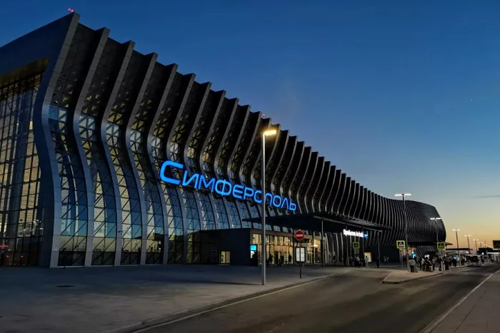 Закрытый в марте аэропорт Симферополя выплатит месячную зарплату сотрудникам в полном объеме