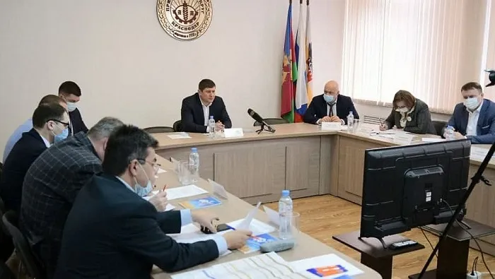В Краснодаре зарплату сотрудников мэрии подняли на 20% В Краснодаре зарплату сотрудников мэрии подняли на 20%