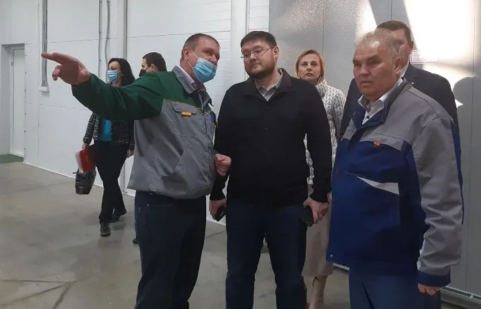Министр экономики Кубани Алексей Юртаев посетил завод по производству полипропиленовой упаковки «Прогресс Агро» Министр экономики Кубани Алексей Юртаев посетил завод по производству полипропиленовой упаковки «Прогресс Агро»