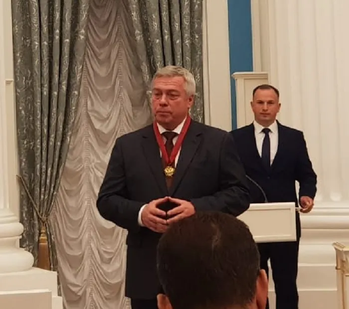 Губернатора Ростовской области наградили орденом «За заслуги перед Отечеством» III степени Губернатора Ростовской области наградили орденом «За заслуги перед Отечеством» III степени