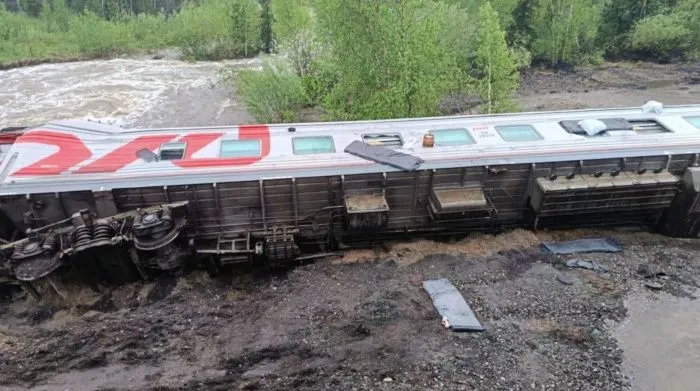 При сходе с рельсов поезда Воркута — Новороссийск погибли два человека При сходе с рельсов поезда Воркута — Новороссийск погибли два человека