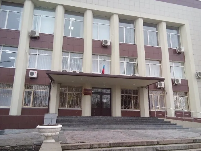 Подсудимый в Ростове пытался бежать, ранив конвоира и пристава Подсудимый в Ростове пытался бежать, ранив конвоира и пристава