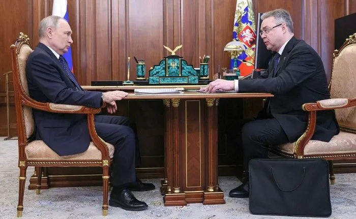 Владимир Путин обсудил с губернатором Ставропольского края проблемы региона Владимир Путин обсудил с губернатором Ставропольского края проблемы региона