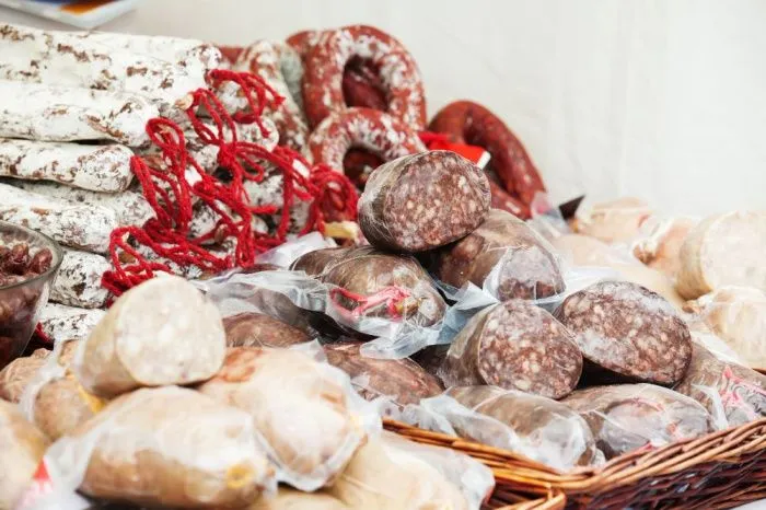 В Ростове выявили торговавших мясом без разрешений продавцов