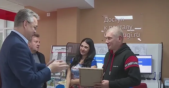 На Ставрополье переселенцам из Херсонщины начали выдавать жилищные сертификаты На Ставрополье переселенцам из Херсонщины начали выдавать жилищные сертификаты