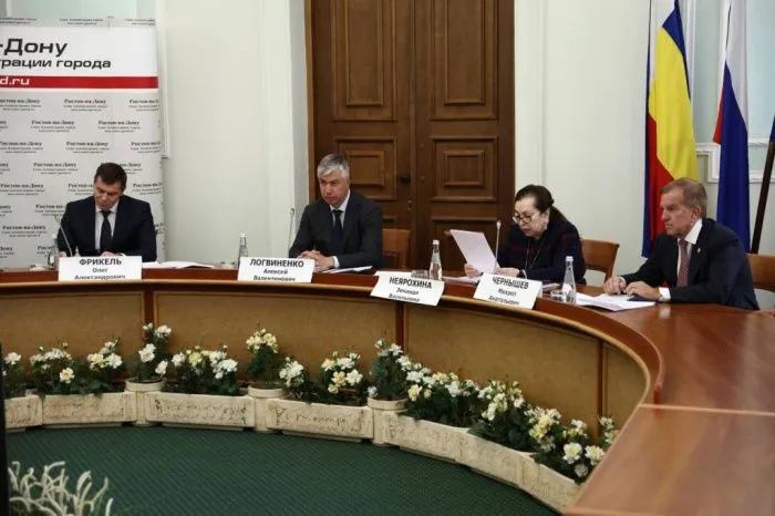 Мэр Ростова-на-Дону: На ремонт дорог ежегодно требуется от 3 млрд рублей Мэр Ростова-на-Дону: На ремонт дорог ежегодно требуется от 3 млрд рублей