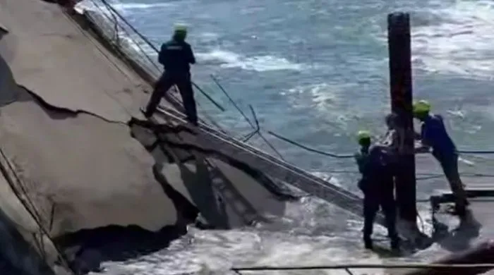 В Алуште с обвалившегося причала спасли 4 рыбаков