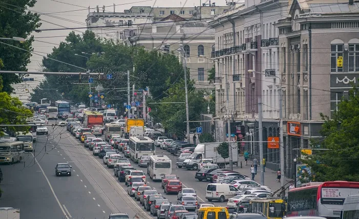 Трамваем, а не за рулем и центр без машин: как программа развития транспорта изменит Ростов