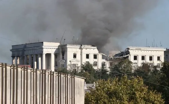 В Севастополе в здании штаба Черноморского флота потушили пожар после ракетной атаки
