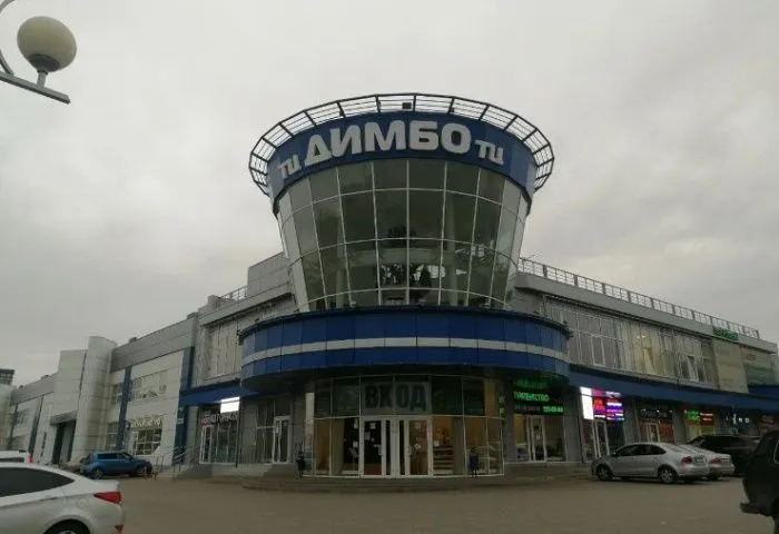 В Ростове неизвестный открыл стрельбу возле торгового центра