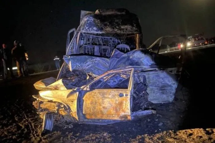 В ДТП с автобусом под Волгодонском погибли два человека, шестеро пострадали В ДТП с автобусом под Волгодонском погибли два человека, шестеро пострадали