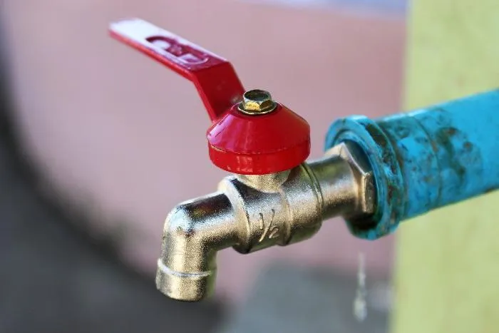В Геленджике из-за аварии на Троицком водоводе порядка 30 тыс. жителей остались без воды В Геленджике из-за аварии на Троицком водоводе порядка 30 тыс. жителей остались без воды