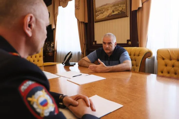 Сергей Аксенов: В Республике Крым с 15 апреля введен запрет на работу мигрантов в 35 видах экономической деятельности Сергей Аксенов: В Республике Крым с 15 апреля введен запрет на работу мигрантов в 35 видах экономической деятельности