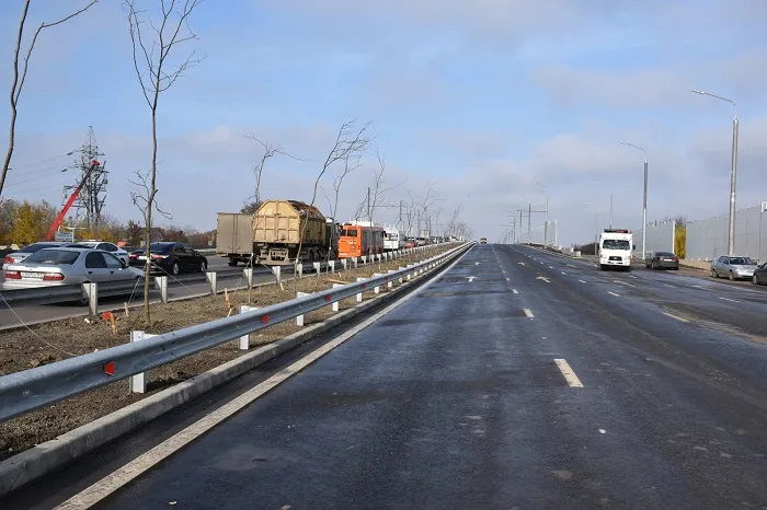 С 6 ноября открыли движение по второй части путепровода на ул. Малиновского в Ростове С 6 ноября открыли движение по второй части путепровода на ул. Малиновского в Ростове