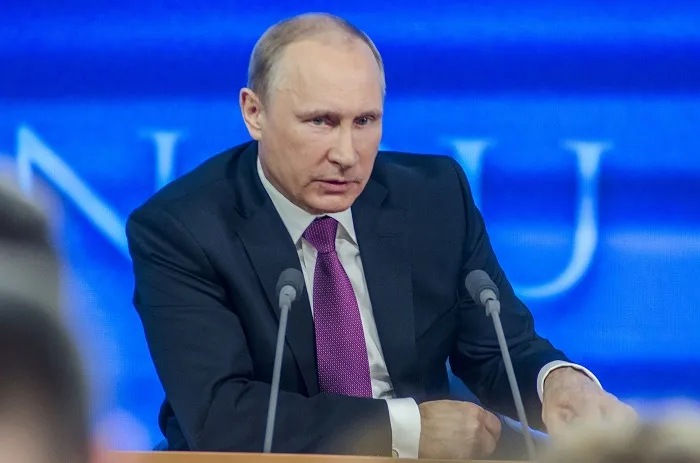 Владимир Путин поручил создать правительственную комиссию в связи с ЧП на Крымском мосту Владимир Путин поручил создать правительственную комиссию в связи с ЧП на Крымском мосту