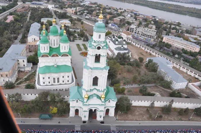 Владимир Путин присвоил Астрахани звание «Город трудовой доблести» Владимир Путин присвоил Астрахани звание «Город трудовой доблести»