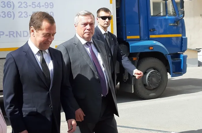 В Ростов прибыл бывший президент России Дмитрий Медведев для встречи с беженцами В Ростов прибыл бывший президент России Дмитрий Медведев для встречи с беженцами