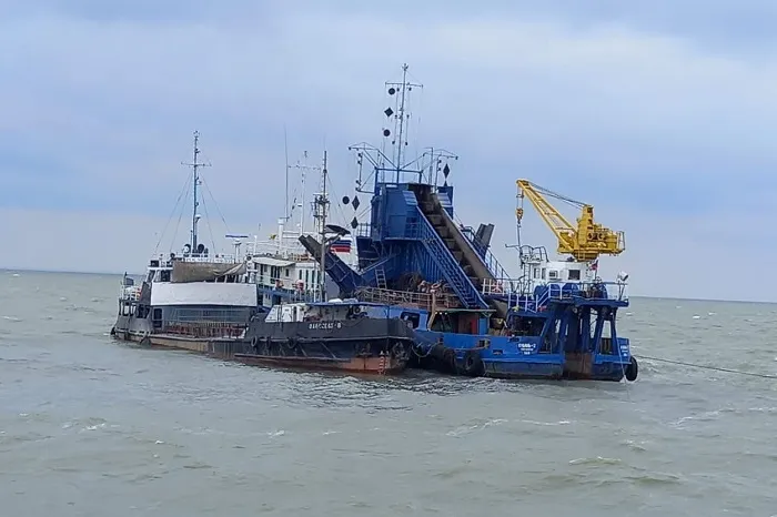 На Дону проводят дноуглубление речных и морских каналов в объеме 950 тыс. кубометров грунта На Дону проводят дноуглубление речных и морских каналов в объеме 950 тыс. кубометров грунта