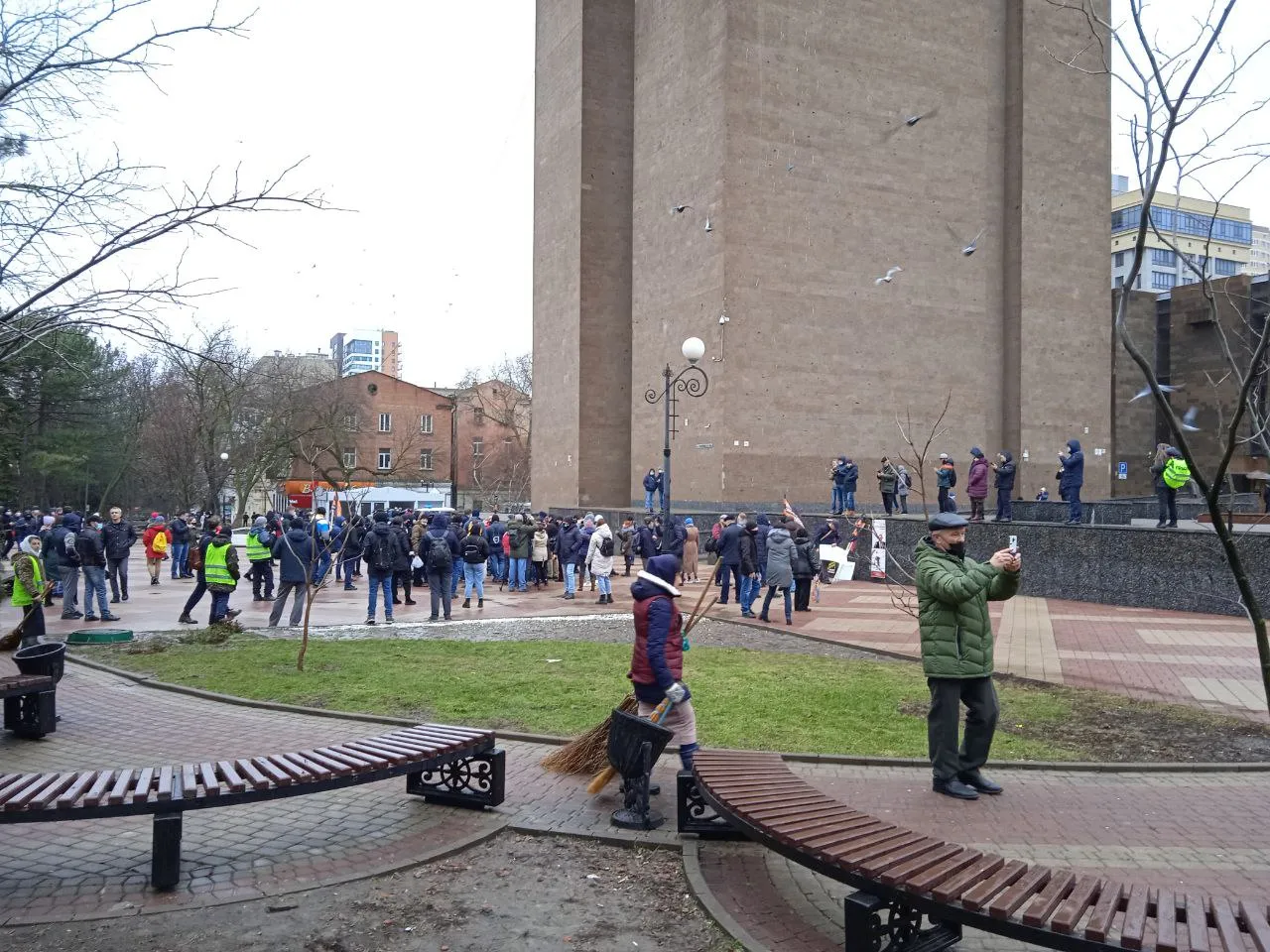 На несогласованной акции протеста в Ростове начались задержания