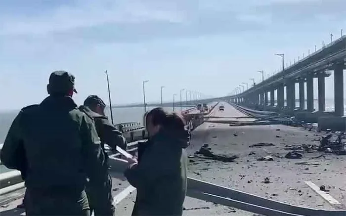 Автомобильное и железнодорожное сообщение по Крымскому мосту восстановлено с ограничениями Автомобильное и железнодорожное сообщение по Крымскому мосту восстановлено с ограничениями