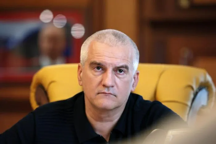 Глава Крыма Сергей Аксенов отправил в отставку министра курортов и туризма и министра ЖКХ Глава Крыма Сергей Аксенов отправил в отставку министра курортов и туризма и министра ЖКХ