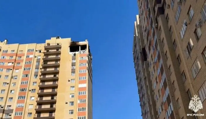 В результате взрыва в многоэтажке в Ставрополе пострадали три человека В результате взрыва в многоэтажке в Ставрополе пострадали три человека