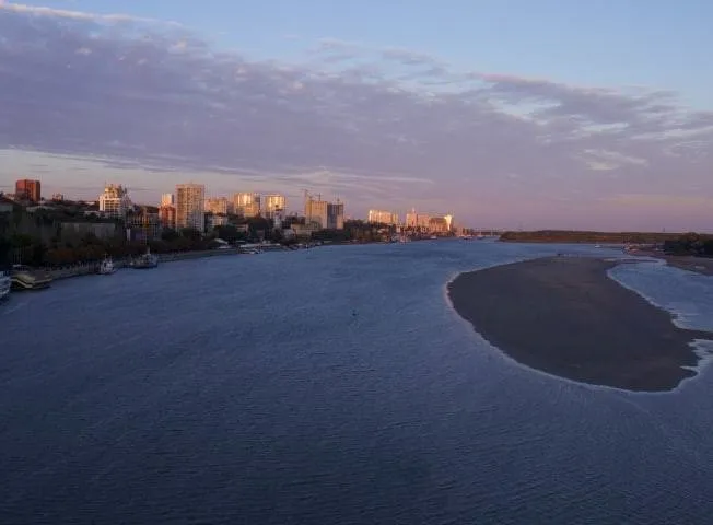 Уровень воды в реке Дон снизился до неблагоприятных отметок из-за сильного ветра