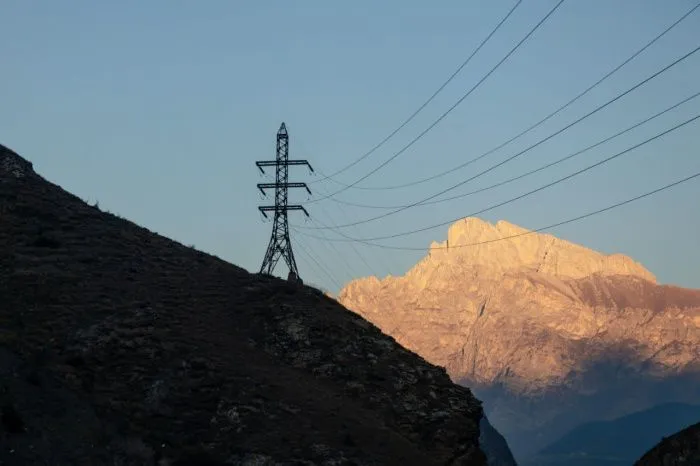 Более 242 км ветхого провода заменили «Россети Северный Кавказ» за 5 месяцев этого года