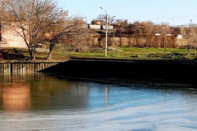 Ростовский водоканал временно ограничил водоснабжение из-за ветра и мороза