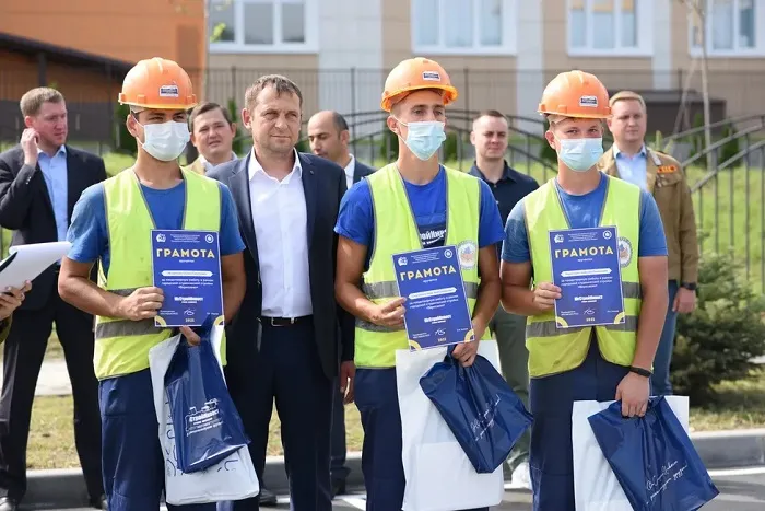 Ростовские студенческие отряды провели торжественную линейку закрытия трудового семестра Ростовские студенческие отряды провели торжественную линейку закрытия трудового семестра
