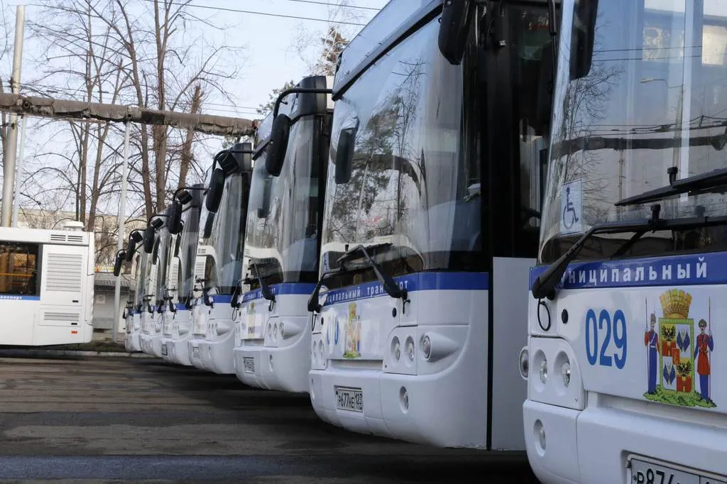 На Кубани общественный транспорт перевели в режим выходного дня На Кубани общественный транспорт перевели в режим выходного дня
