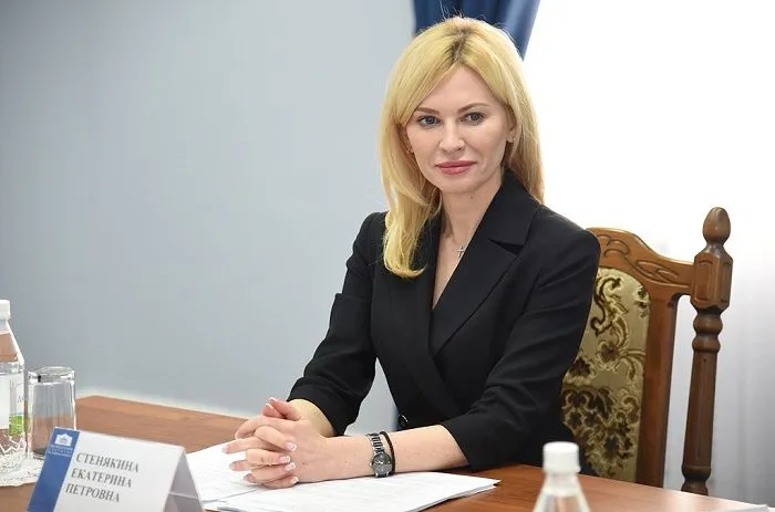 Депутат ГД от Ростовской области Стенякина ухаживает за ранеными военными в госпитале Депутат ГД от Ростовской области Стенякина ухаживает за ранеными военными в госпитале