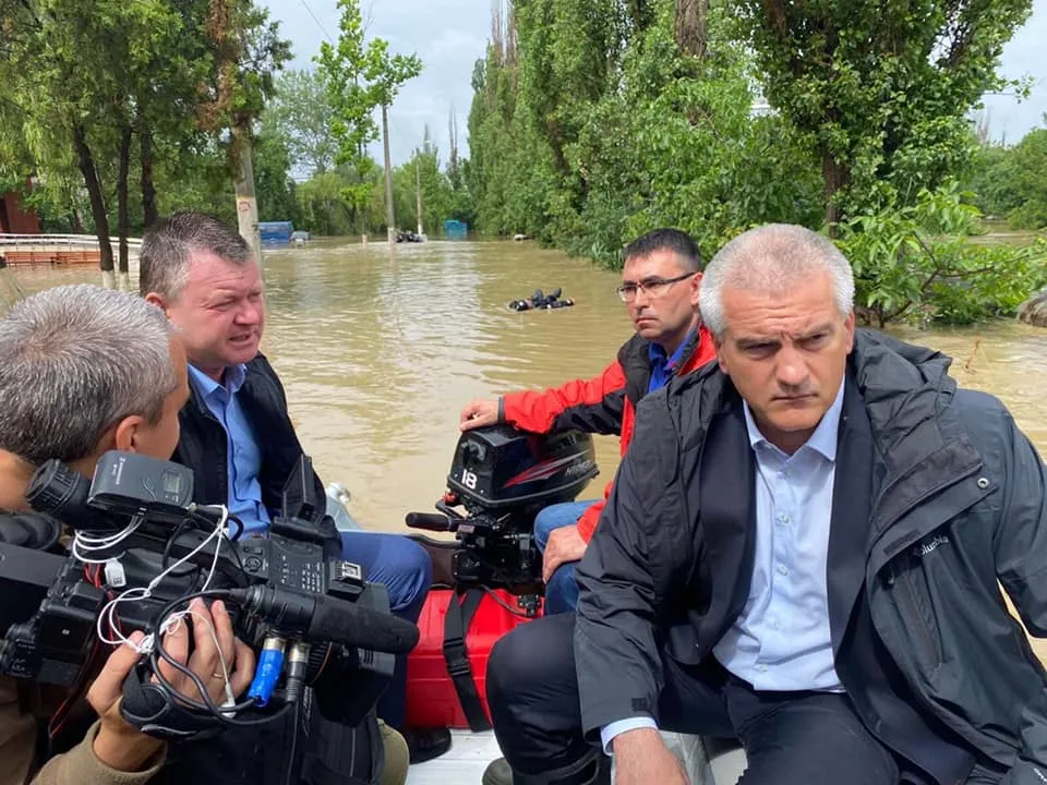 Режим ЧС регионального характера объявили в Крыму после сильного ливня Режим ЧС регионального характера объявили в Крыму после сильного ливня