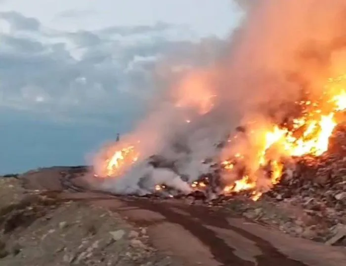 В Новороссийске горит мусорный полигон В Новороссийске горит мусорный полигон