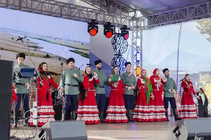 Творческие коллективы.jpg Творческие коллективы.jpg
