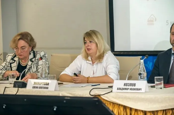 Елена Махортова.jpg Елена Махортова.jpg